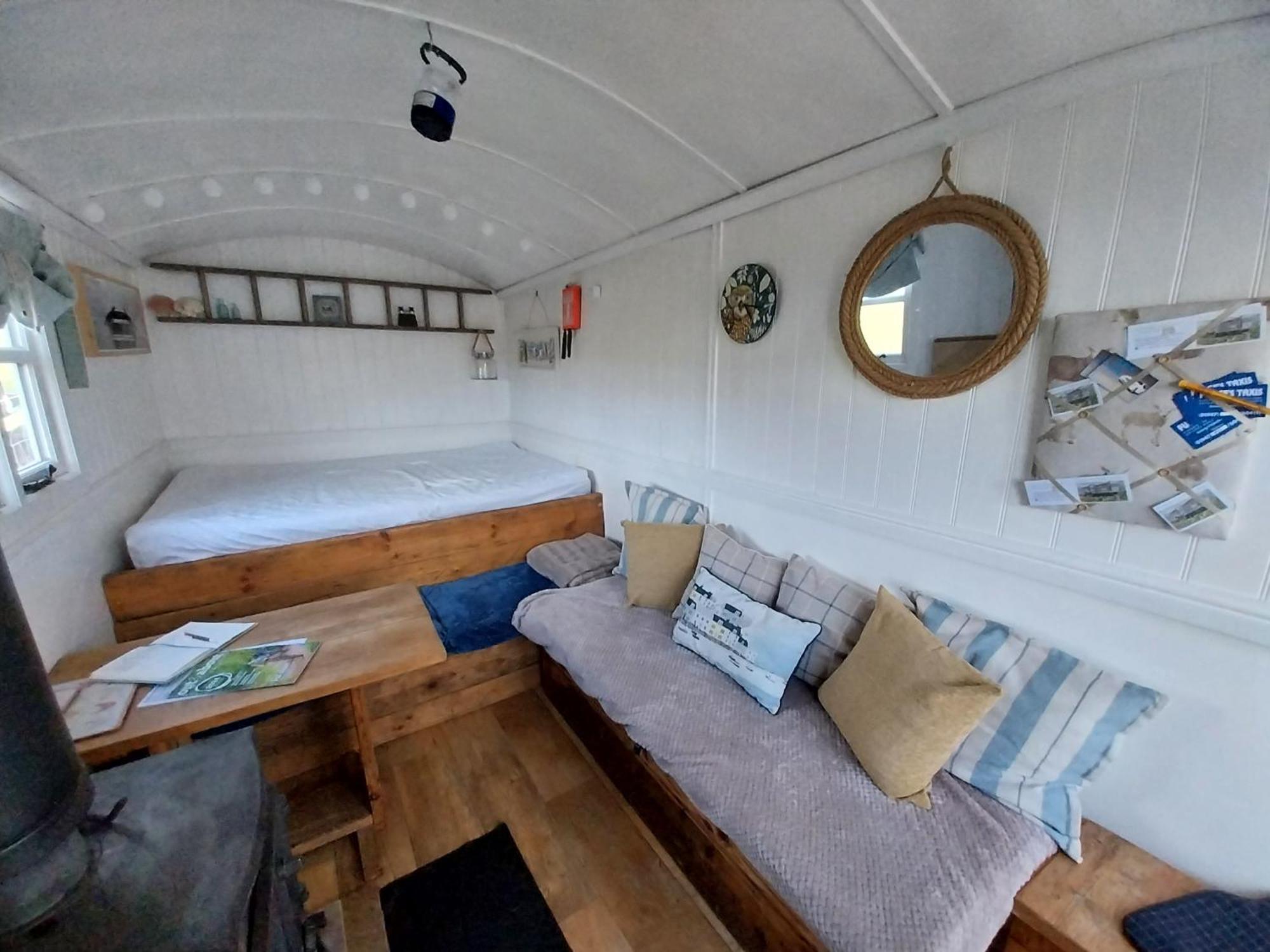 Meadowbeck - Shepherd Huts Fylingdales 외부 사진