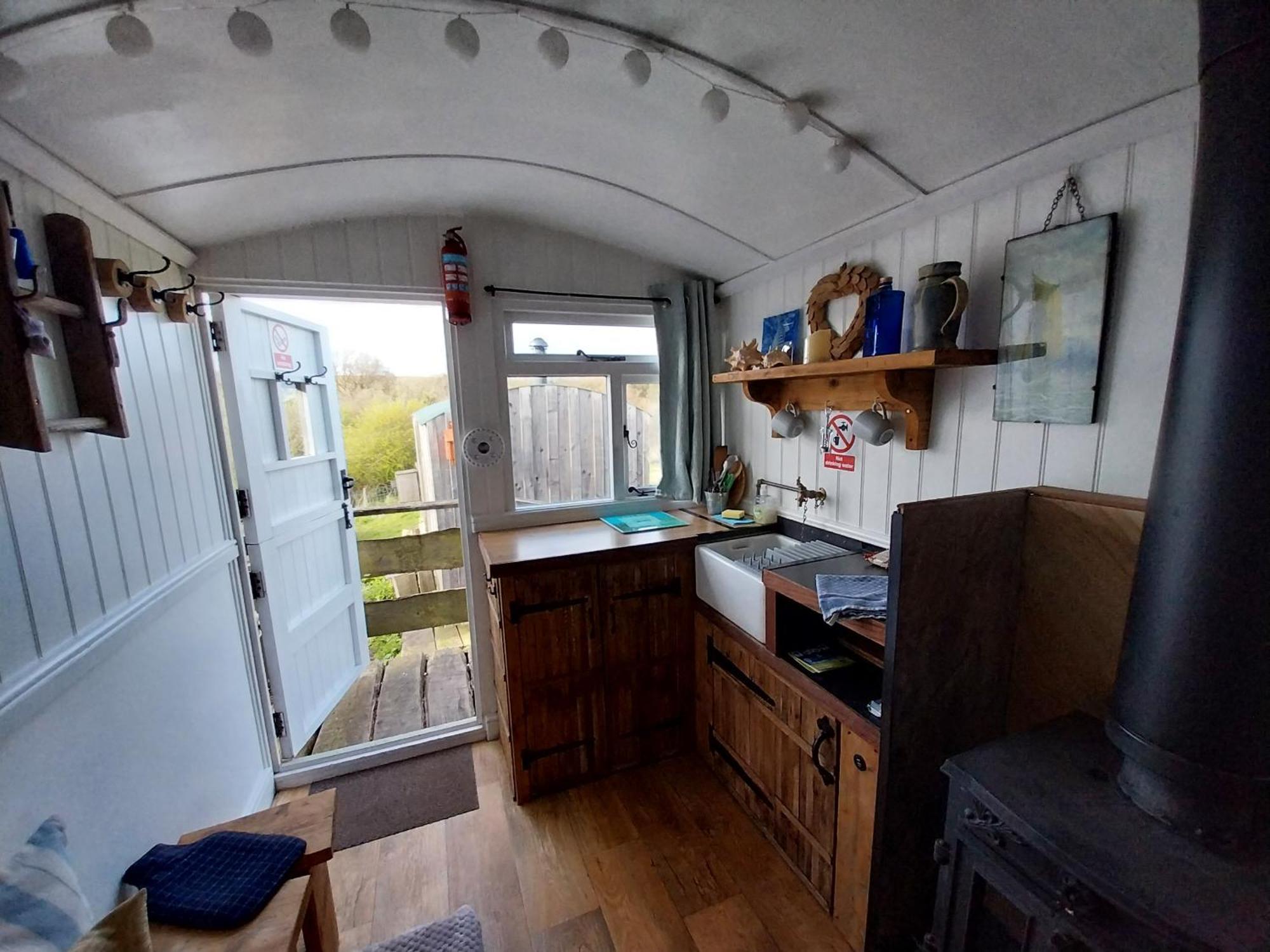 Meadowbeck - Shepherd Huts Fylingdales 외부 사진